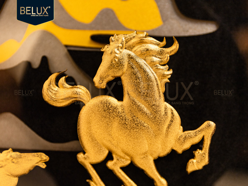 Tranh Quà Tặng Mã Đáo Thành Công Dát Vàng 24k (Mẫu Song Mã) – Khúc Khải Hoàn Ca Của Sự Đồng Hành